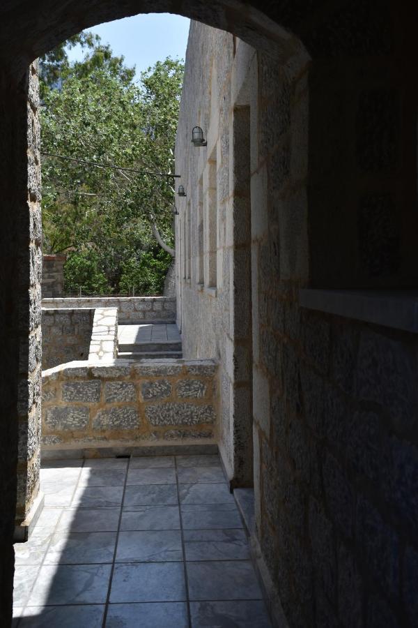 Akroyiali Apartments Gerolimenas Exterior photo