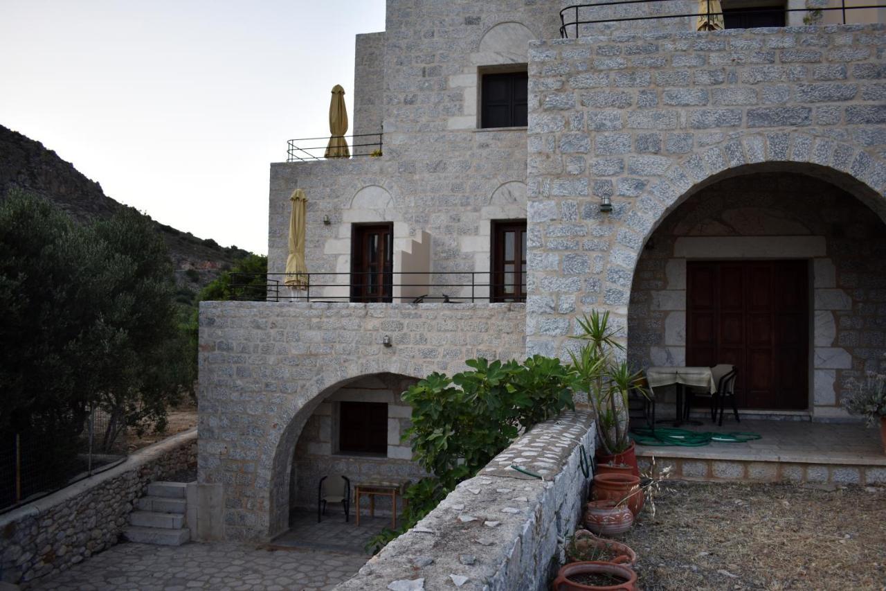 Akroyiali Apartments Gerolimenas Exterior photo